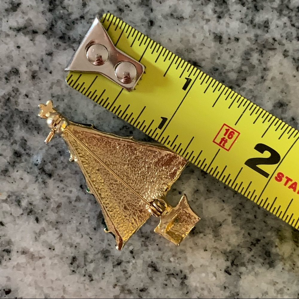 Christmas Tree 🎄 Pin - Picture 2 of 3